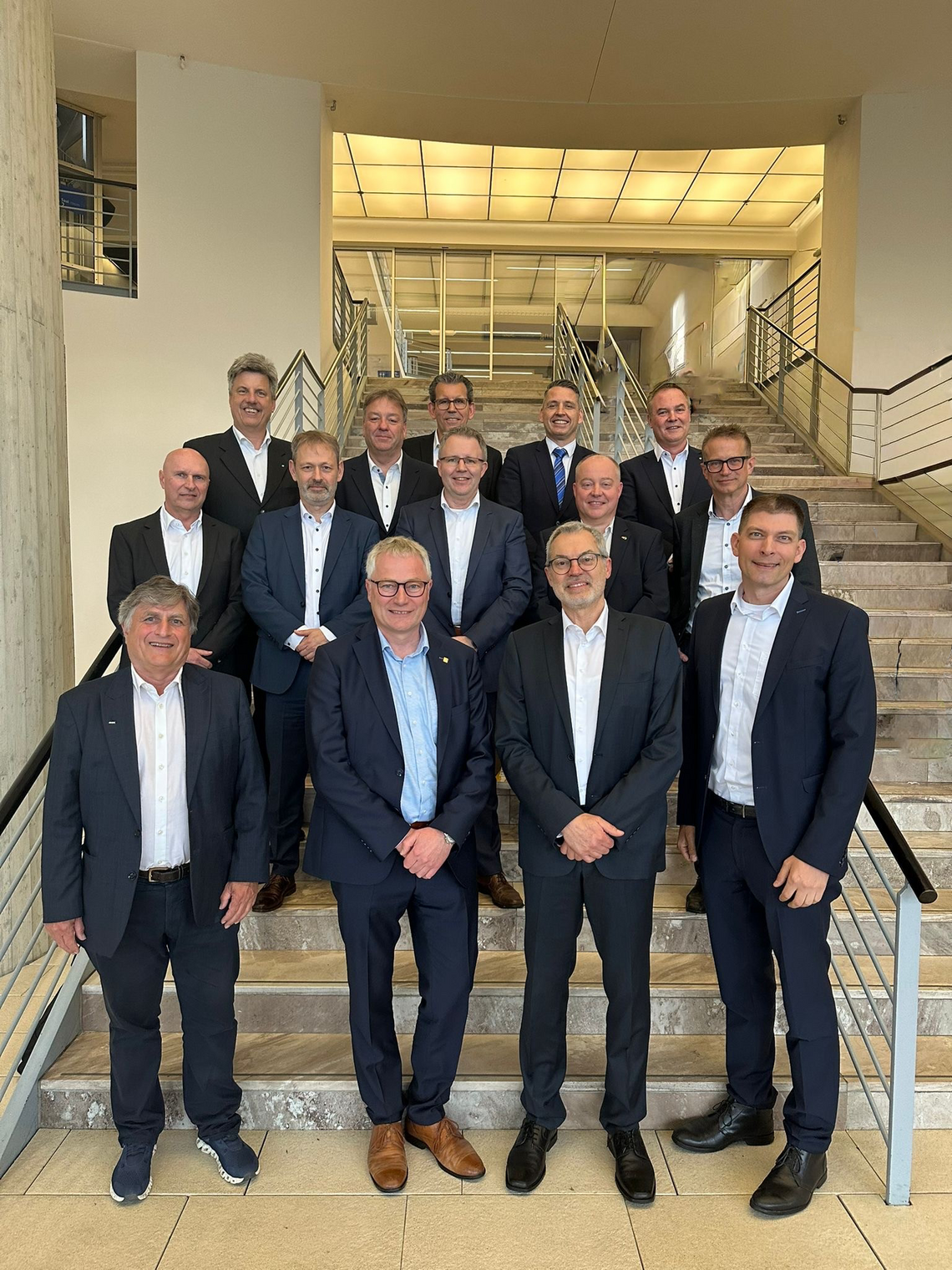 A powerful team – the Executive Board and Advisory Board of the PROFIBUS User Organization  From left to right – bottom row: Frank Moritz (Sick), Harald Müller (Endress+Hauser), Xaver Schmidt (Siemens), Prof. Dr. Felix Hackelöer (TH Köln/Gummersbach); second row: Peter Kamp (Sick); Andreas Pfaff (Mitsubishi Electric), Marco Henkel (Wago), Frank Schewe (Phoenix Contact), Dr. Thomas Bürger (Weidmüller); top row: Andreas Hennecke (Pepperl+Fuchs), Klaus Erni (Emerson), Raphael Dunker (SEW-Eurodrive), Kurt Hippler (Harting), Edwin van Hoeven (Yokogawa)
